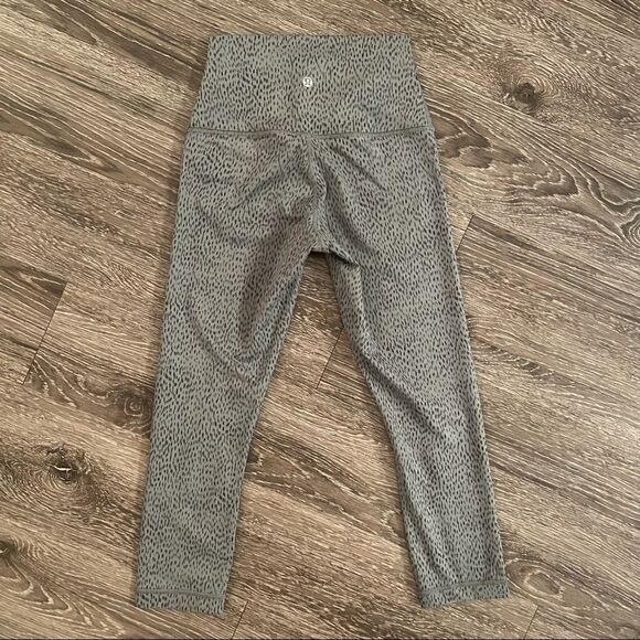 Lululemon wunder under crop roll down dottie dash nwot - Picture 4 of 5
